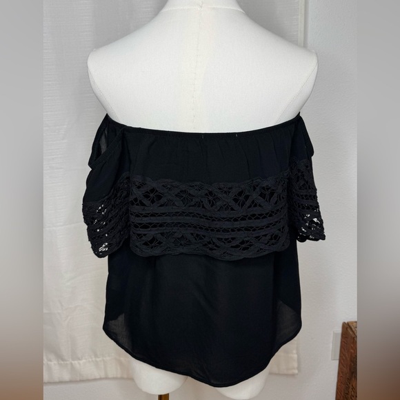 NWOT Socialite Black Off the Shoulder Crochet Lace Top Blouse. - Picture 4 of 8